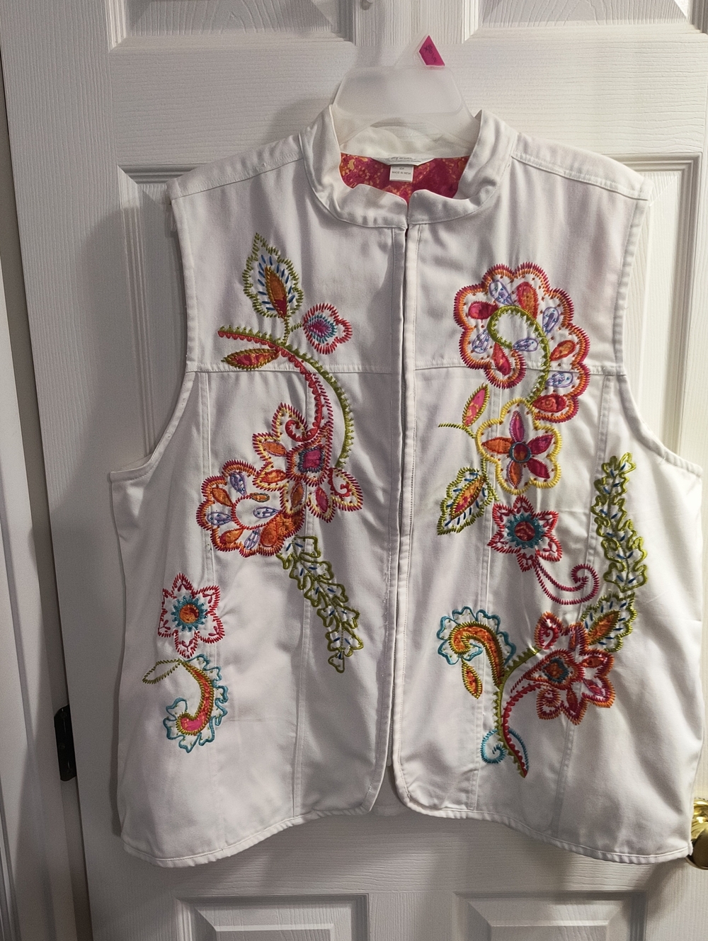 IEmbroidered White Floral Sleeveless Jacket Vest